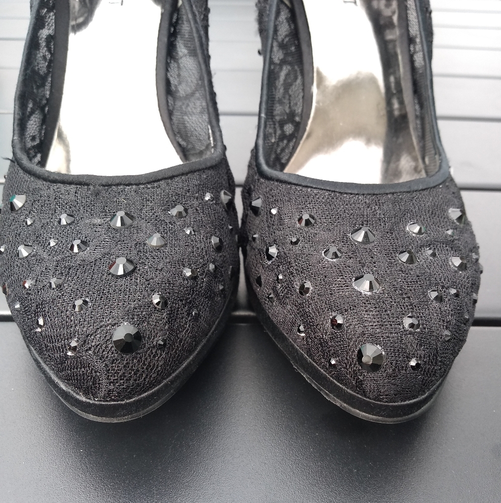 Nine West Black High Heels, Size 7M, Lace & Gems, Like New - Picture 3 of 12